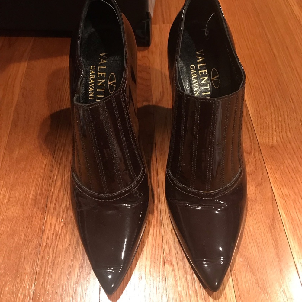 Valentino Garavani bootie heels. Brown patent!